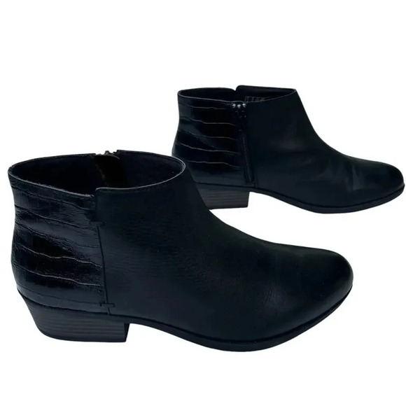 Clarks Artisan Ankle Boots Black Leather Alligator Booties Heel Women's Size 10 - Picture 3 of 9